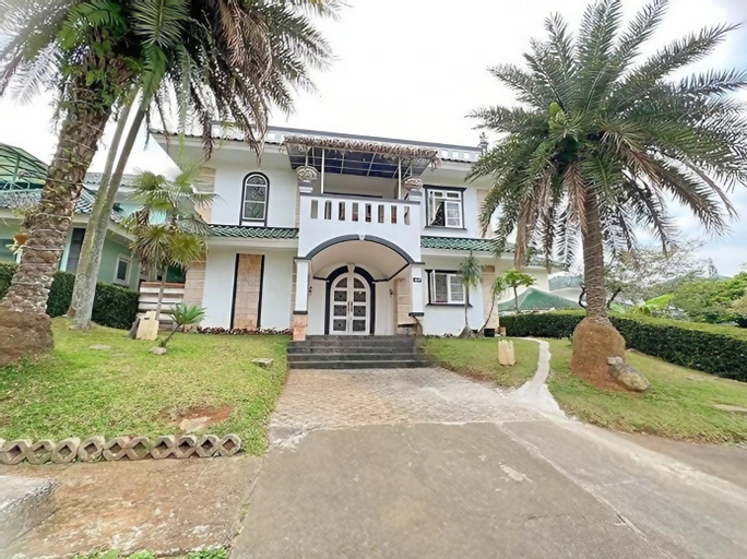 Villa Hasha 5 With Private Pool and Garden, Cianjur