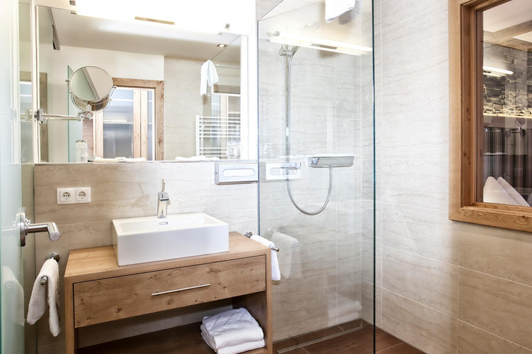 Bathroom 3, Hotel & Appartements Heigenhauser, Kitzbühel