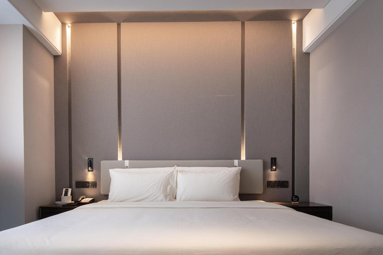 Bedroom 27