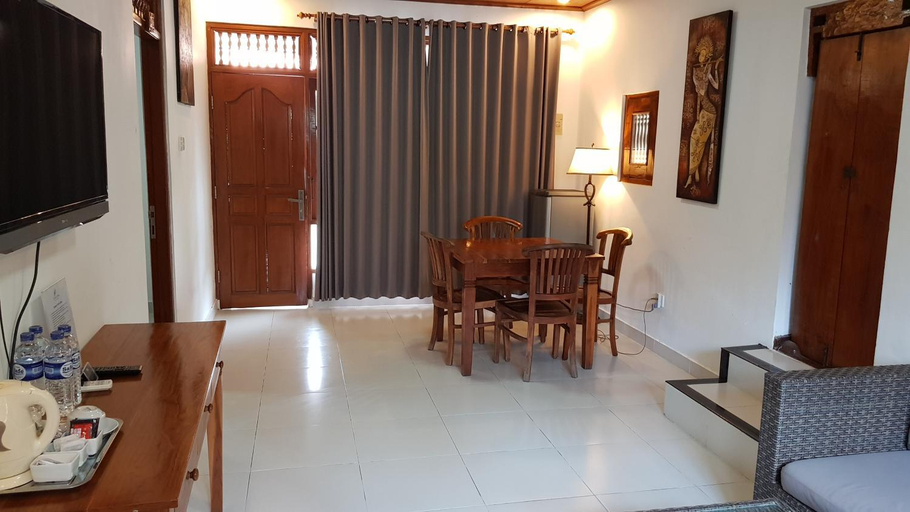 Dining Room 13
