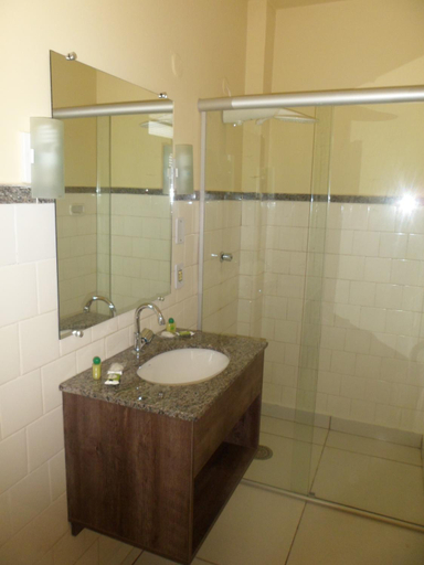 Bathroom, Hotel Embaixador, Cruzeiro