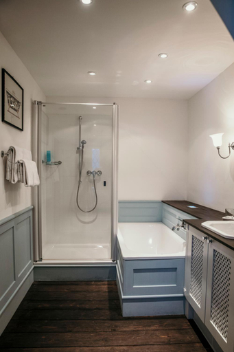 Bathroom, Schlosshotel Gotzenburg, Heilbronn