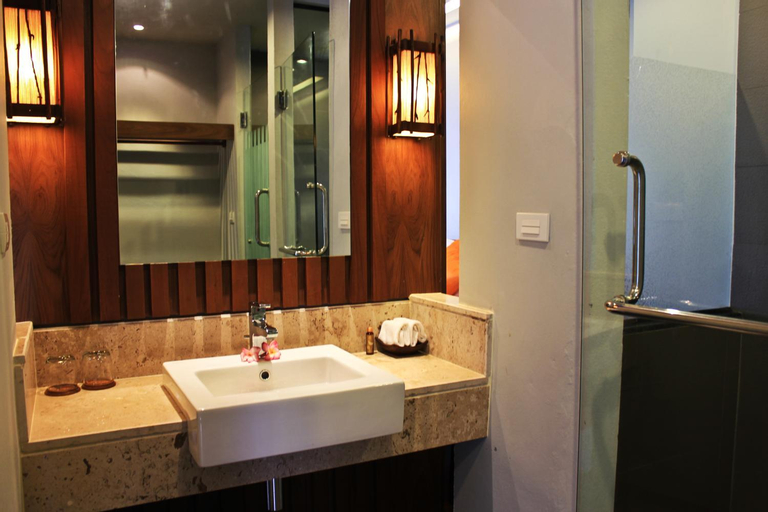 Bathroom 8