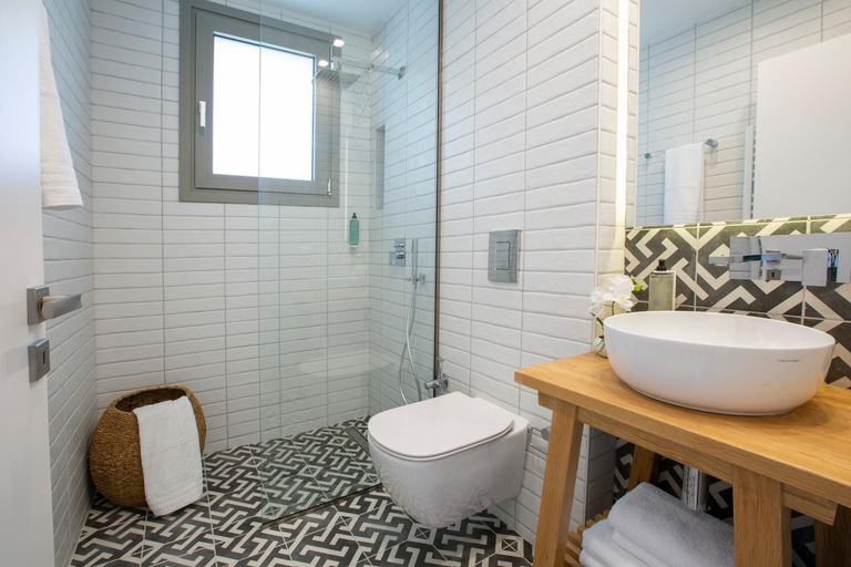 Others 4, Lirides suites, Ionian Islands