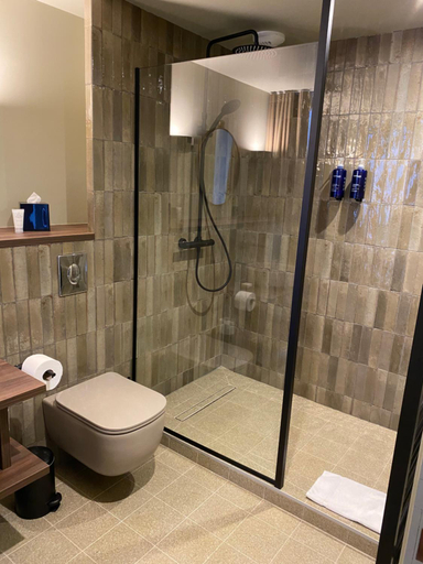 Bathroom 4, L Adresse, Ille-et-Vilaine