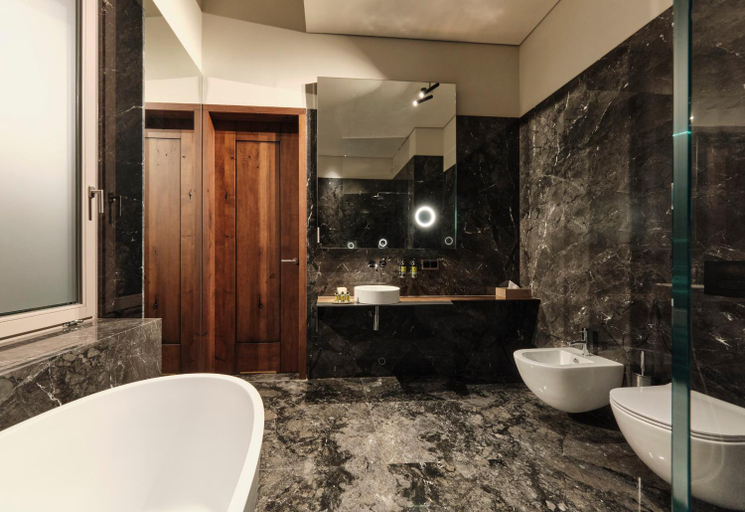 Bathroom 16
