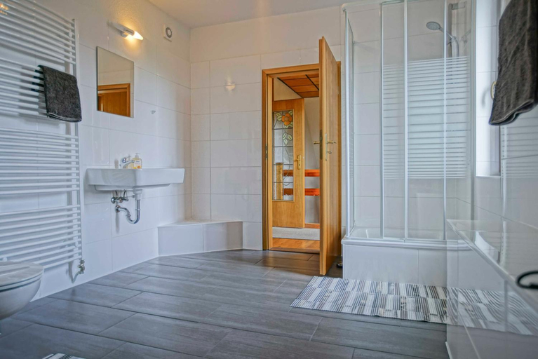 Bathroom 5, Appartement 1 Ostseeferienhauser Stettiner Haff, Vorpommern-Greifswald