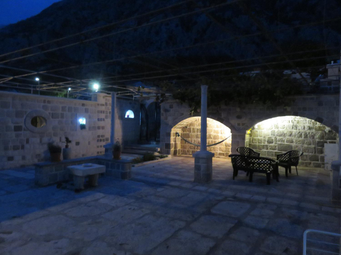 Others 5, Villa Adriatic