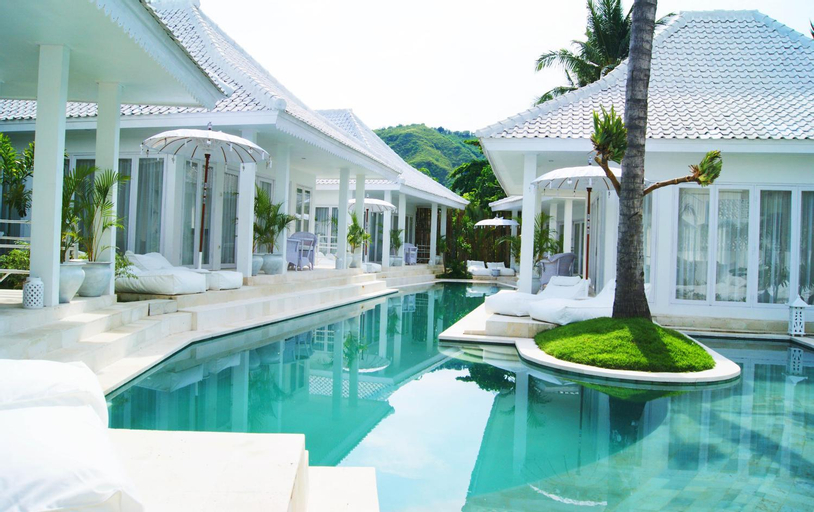 Swimming Pool 13