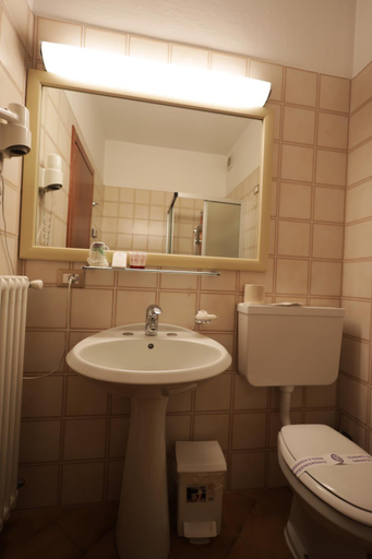 Bathroom 9