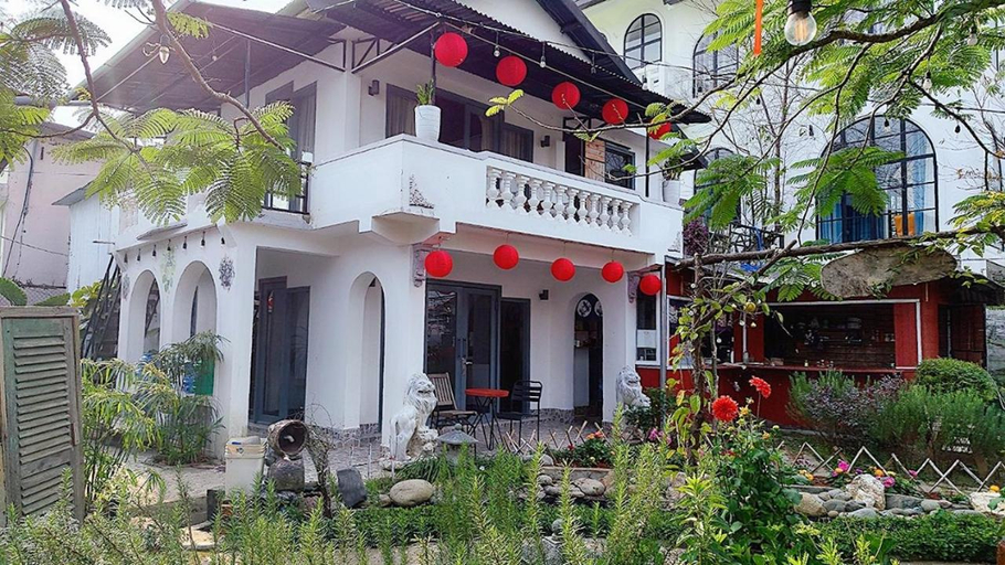 Exterior 13