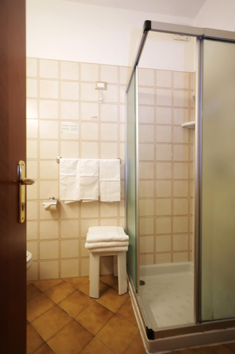 Bathroom 8