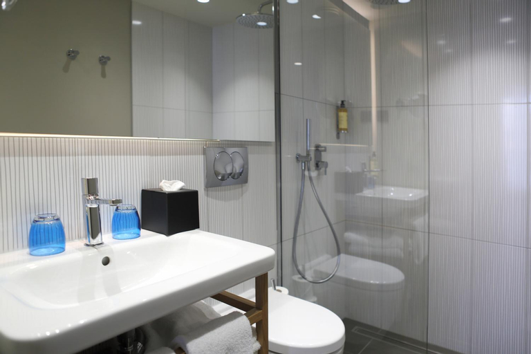 Bathroom 6