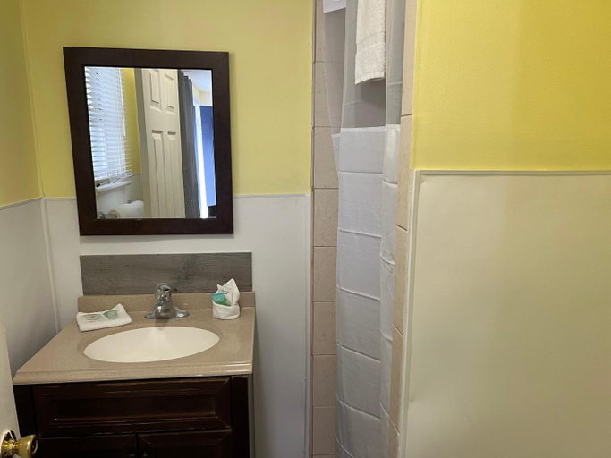 Bathroom 2, Budget Inn Motel Suites Somers Point, Atlantic