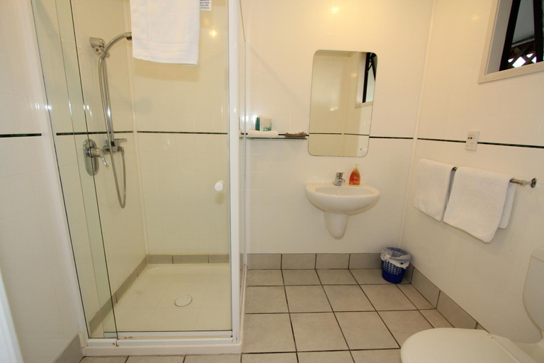 Bathroom 3, Walton Park Motor Lodge, Rodney