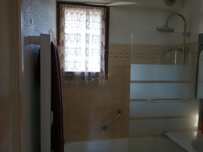 Bathroom 2, APPARTEMENT 4 PERSONNES A 500M DES TELECABINES, Hautes-Alpes