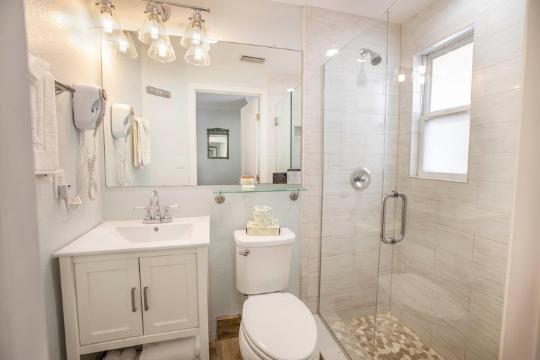 Bathroom 4, Hotel Sol, Pinellas