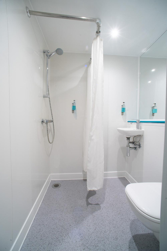 Bathroom 5, CiTi Hotel London Luton By Belvilla, Luton