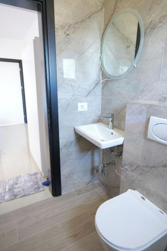 Bathroom 3, Vila Xhafa, Sarandës