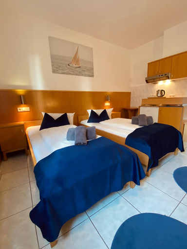 Others 4, Hotel La Ferte, Stuttgart