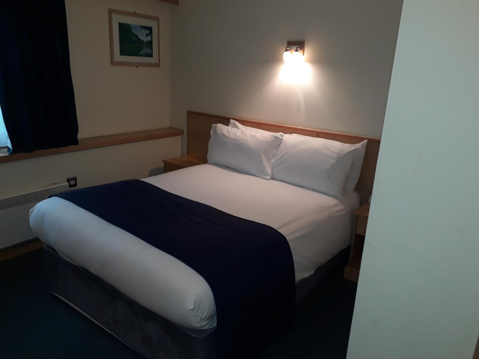 Bedroom 2, Weald of Kent Golf Course and Hotel, Kent