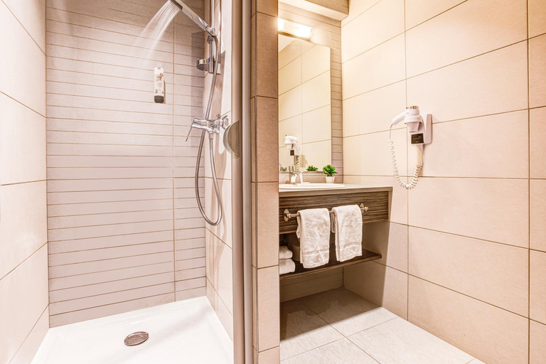 Bathroom 4, Republik Hotel, Rhône