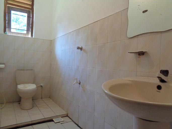 Bathroom 3, Wellawaya Rest House, Wellawaya