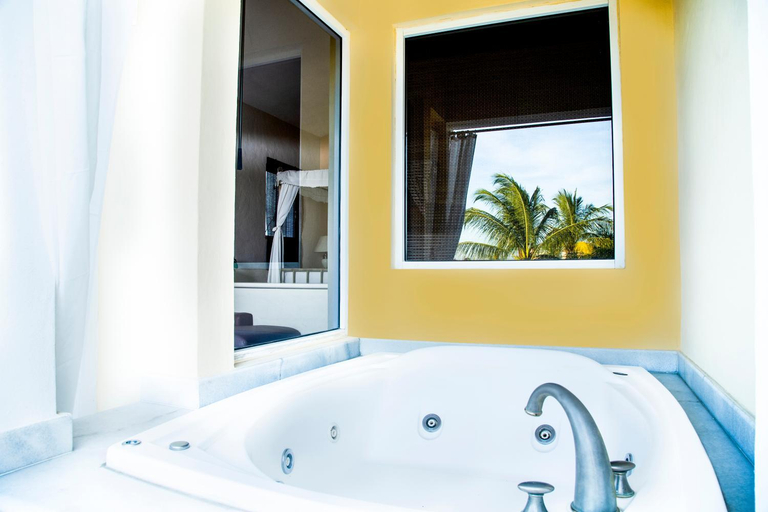 Bathroom 5, Isla Mazatlan Residence Club, Mazatlán