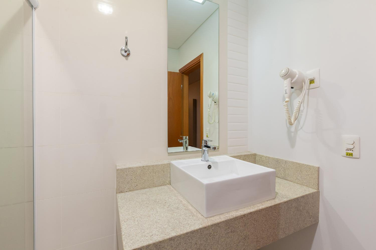 Bathroom 4, Tri Hotel Executive Brusque, Brusque
