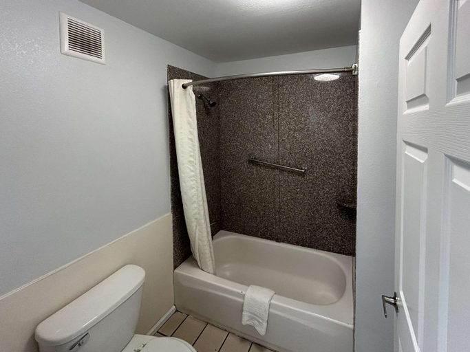 Bathroom 3, Magnuson Hotel Denham Springs, Livingston