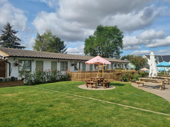 Others 5, Maple, Country Chalet in Pegsdon, Central Bedfordshire