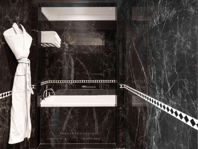 Bathroom 23