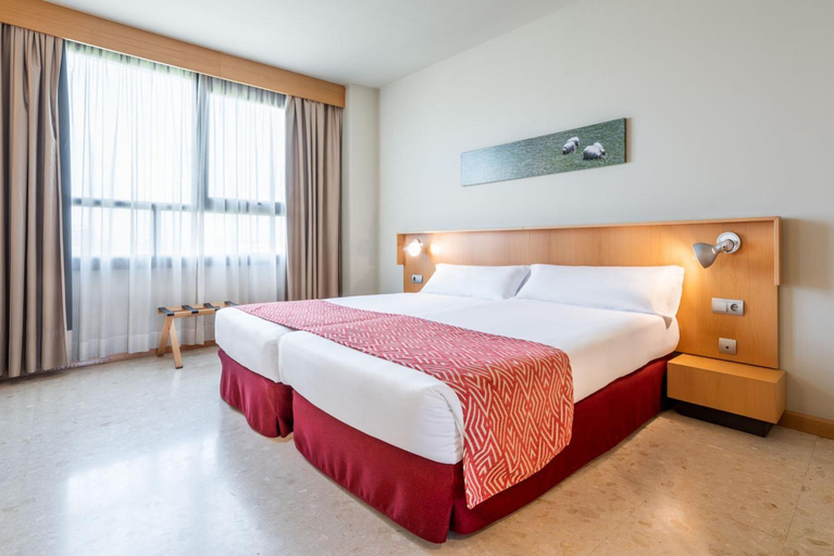 Bedroom 3, Exe Campus San Mames Aparthotel, León