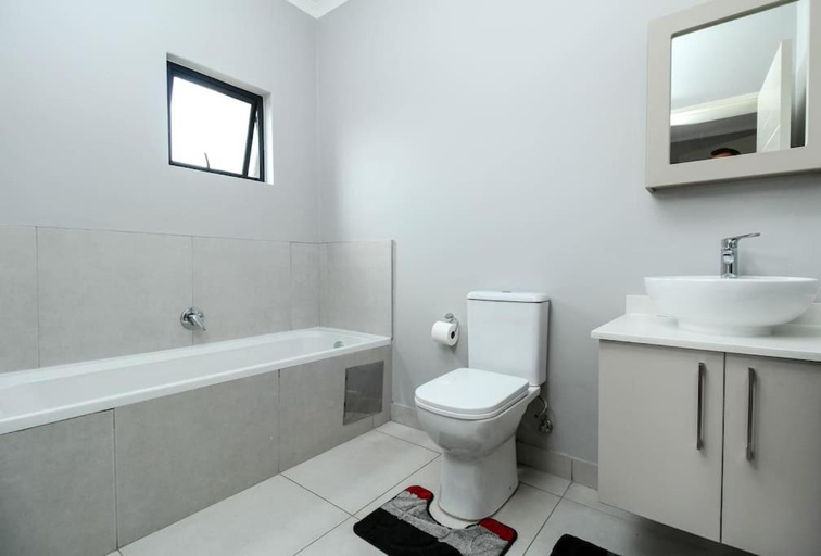 Bathroom, Smart Apartment 17, City of Johannesburg