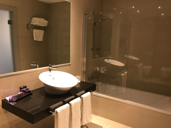 Bathroom 5, Hotel Dona Monse, Alicante