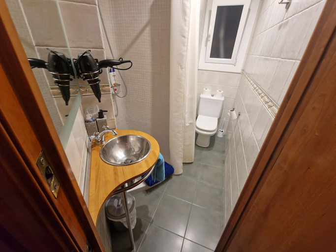 Bathroom 2, Rooms Nuevo Paris, Barcelona