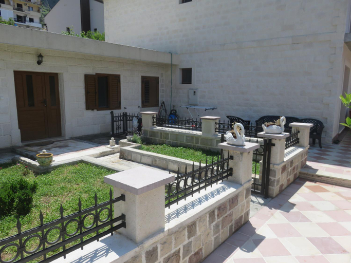 Others 4, Villa Adriatic