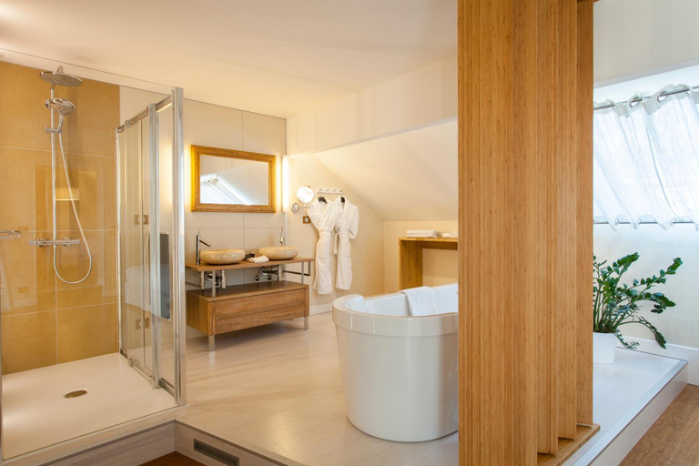 Bathroom 3, Maison Doucet - Relais & Chateaux, Saône-et-Loire