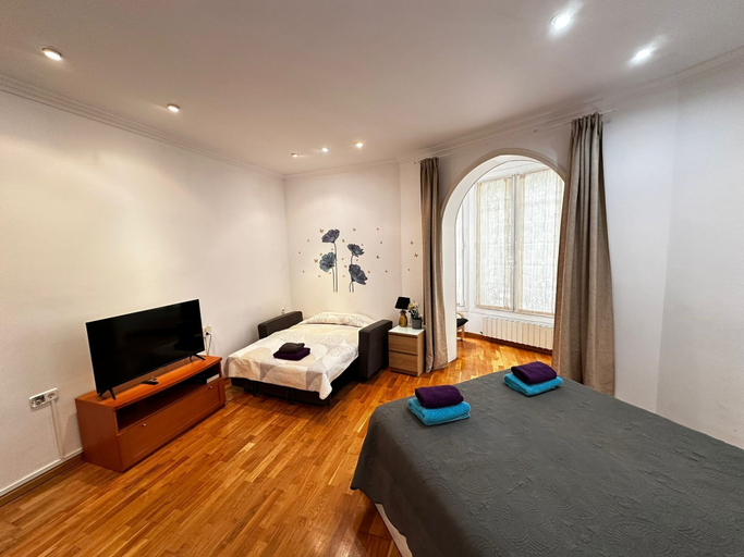 Others 3, Rooms Calabria, Barcelona