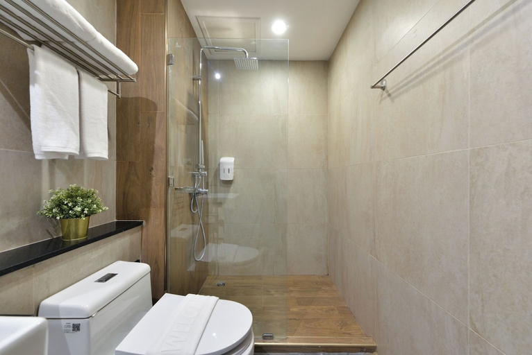 Bathroom 2, Bedever Bangkok Boutique Hotel, Wattana