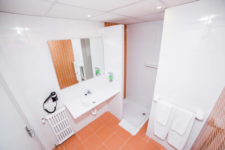 Bathroom 4, Pierre & Vacances Mallorca Deya - Adults recommended, Baleares
