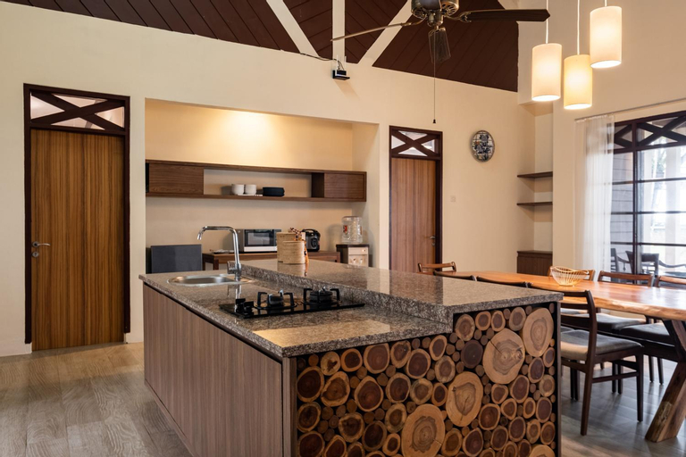 Dining Room 15
