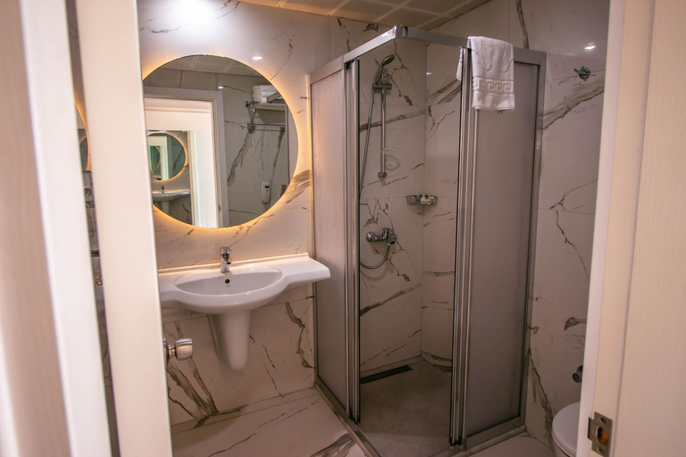 Bathroom 4, Club Muskebi, Bodrum
