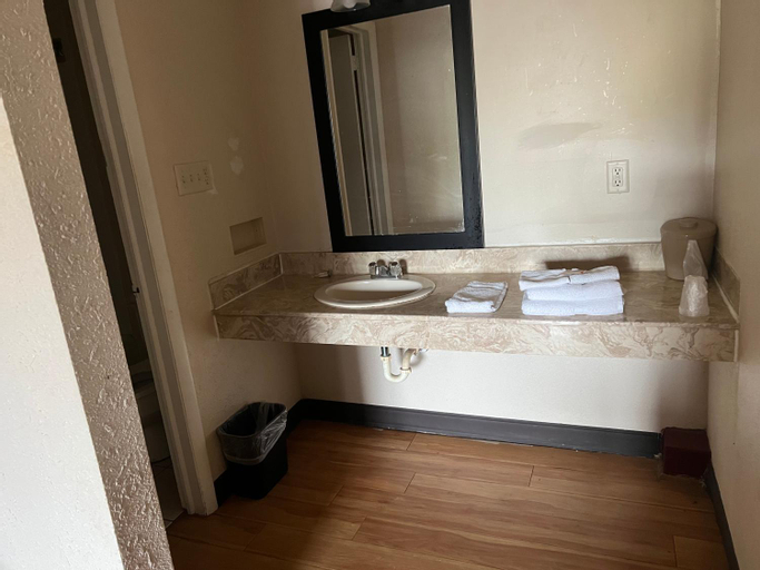 Bathroom 14