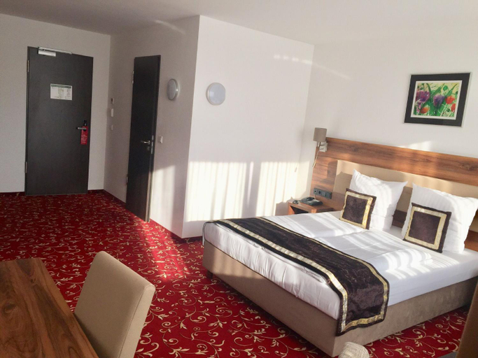 Others 5, Hotel Luna, Offenbach am Main