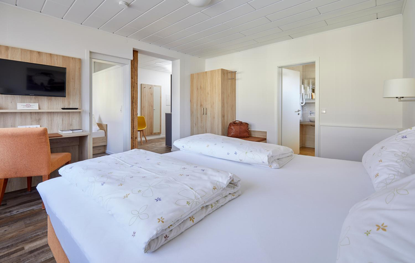 Bedroom 2, Landgasthof zur Sonne, Tuttlingen