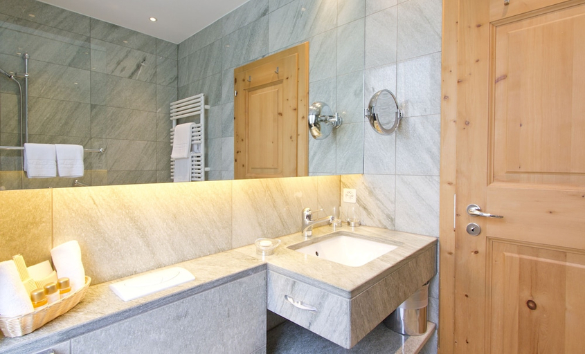 Bathroom 5, Edelweiss Swiss Quality Hotel, Maloja