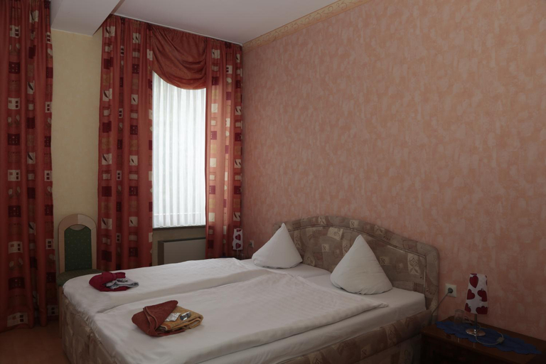 Bedroom 4, Hotel Sessellift, Koblenz