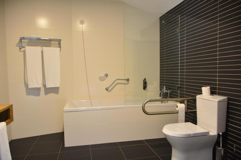 Bathroom 5, Belmonte Sinai Hotel, Belmonte