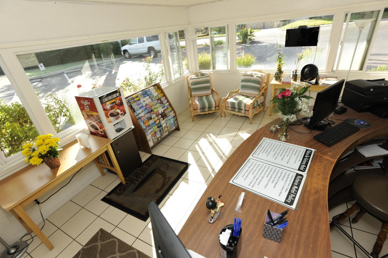 Public Area 3, Victoria Motel, Ventura